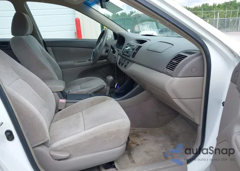2004 Toyota Camry Le z USA, uszkodzony, nr VIN 4T1BE32K54U342385